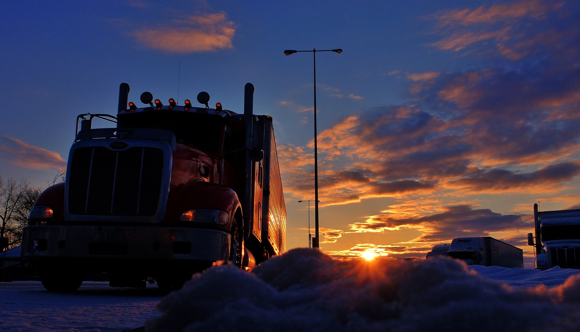 Massive Trucker Convoy Heads to Mexican Border at Eagle Pass, Texas – 700,000 Trucks and Vehicles To Back Up Gov. of Texas to Stop Illegal Invasion! (Videos)